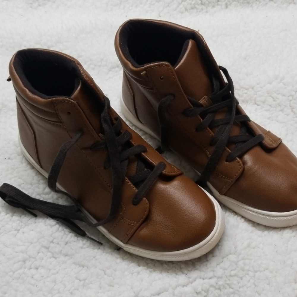 High top sneaker
